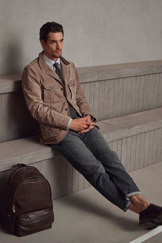 Come indossare e abbinare una giacca marrone in modo smart-casual: Metti una giacca marrone e jeans grigio scuro per un drink dopo il lavoro. Scarpe double monk in pelle marrone scuro doneranno eleganza a un look altrimenti semplice.