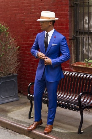 Come indossare e abbinare scarpe derby beige: Abbina un blazer blu con pantaloni eleganti blu per essere sofisticato e di classe. Scarpe derby beige sono una valida scelta per completare il look.