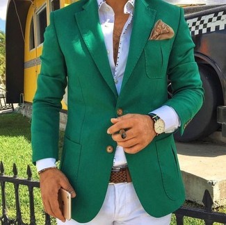 Come indossare e abbinare un fazzoletto da taschino stampato marrone chiaro per un uomo di 30 anni quando fa caldo: Per un outfit della massima comodità, opta per un blazer verde e un fazzoletto da taschino stampato marrone chiaro.
