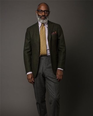 Look alla moda per uomo: Blazer di lana nero, Camicia elegante viola chiaro, Pantaloni eleganti di lana grigio scuro, Cravatta senape