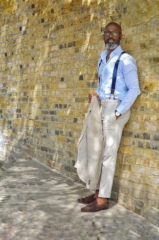 Come indossare e abbinare scarpe monk marroni per un uomo di 50 anni in modo formale: Metti un blazer di lino beige e pantaloni eleganti bianchi come un vero gentiluomo. Scarpe monk marroni sono una buona scelta per completare il look.