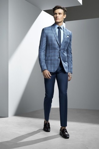 Come indossare e abbinare una cravatta blu scuro in modo formale: Abbina un blazer scozzese blu con una cravatta blu scuro per un look elegante e di classe. Un paio di mocassini eleganti in pelle neri si abbina alla perfezione a una grande varietà di outfit.