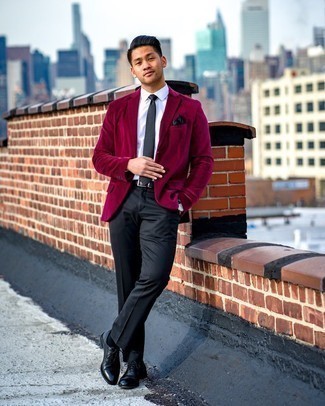 Come indossare e abbinare una giacca rossa con pantaloni neri per un uomo  di 20 anni quando fa caldo in modo formale (6 outfit)