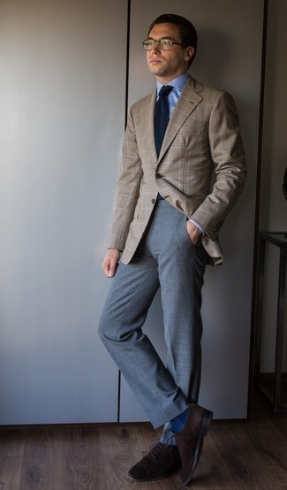 Quale scarpe oxford indossare con un blazer beige: Prova ad abbinare un blazer beige con pantaloni eleganti grigi per un look elegante e alla moda. Scarpe oxford sono una validissima scelta per completare il look.