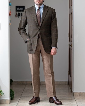 Come indossare e abbinare un blazer a quadri marrone per un uomo di 30 anni: Opta per un blazer a quadri marrone e pantaloni eleganti marrone chiaro come un vero gentiluomo. Scarpe double monk in pelle marrone scuro sono una valida scelta per completare il look.