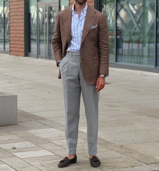 Quale mocassini eleganti indossare con un blazer marrone per un uomo di 30 anni: Potresti combinare un blazer marrone con pantaloni eleganti grigi per essere sofisticato e di classe. Mocassini eleganti sono una valida scelta per completare il look.