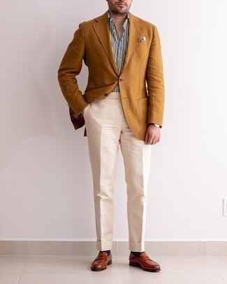 Quale blazer indossare con mocassini eleganti terracotta: Mostra il tuo stile in un blazer con pantaloni eleganti di lino beige per essere sofisticato e di classe. Mocassini eleganti terracotta sono una validissima scelta per completare il look.