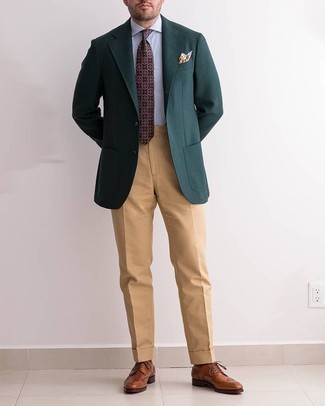Come indossare e abbinare una cravatta stampata foglia di tè: Prova ad abbinare un blazer verde scuro con una cravatta stampata foglia di tè come un vero gentiluomo. Scarpe brogue in pelle marroni sono una buona scelta per completare il look.
