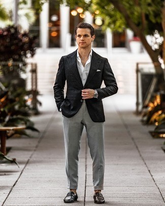 Quale mocassini eleganti indossare con pantaloni eleganti grigi: Potresti combinare un blazer nero con pantaloni eleganti grigi per un look elegante e di classe. Mocassini eleganti sono una eccellente scelta per completare il look.