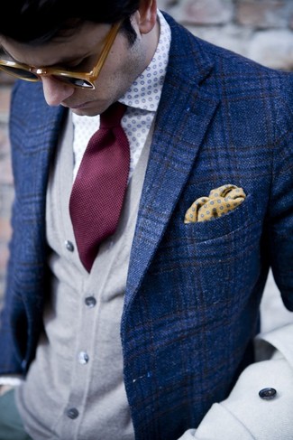 Come indossare e abbinare un fazzoletto da taschino lime: Punta su un blazer scozzese blu e un fazzoletto da taschino lime per un'atmosfera casual-cool.