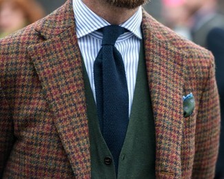 Quale blazer indossare con un cardigan verde oliva: Vestiti con un blazer e un cardigan verde oliva se preferisci uno stile ordinato e alla moda.
