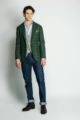 Quale jeans indossare con un cardigan grigio per un uomo di 20 anni in modo smart-casual: Punta su un cardigan grigio e jeans per un look trendy e alla mano. Rifinisci questo look con un paio di chukka in pelle scamosciata verde scuro.