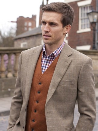 Quale blazer indossare con un gilet terracotta quando fa caldo: Indossa un blazer con un gilet terracotta per un look elegante e di classe.