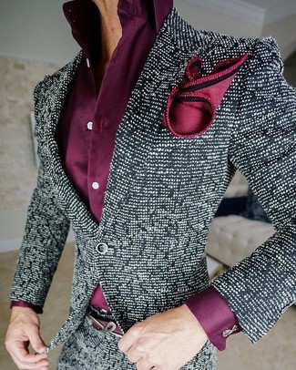 Come indossare e abbinare una giacca di tweed: Potresti combinare una giacca di tweed con una camicia elegante viola melanzana per essere sofisticato e di classe.