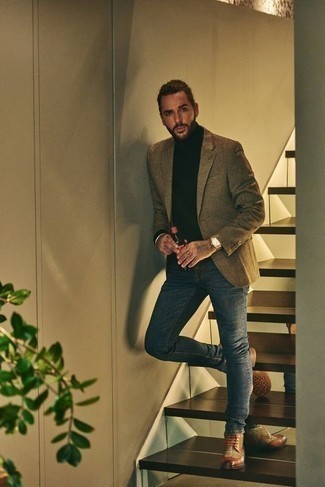 Quale blazer indossare con scarpe brogue marroni in autunno 2024: Vestiti con un blazer e jeans blu per un look davvero alla moda. Prova con un paio di scarpe brogue marroni per dare un tocco classico al completo. Questo è l'outfit eccellente per questo autunno.