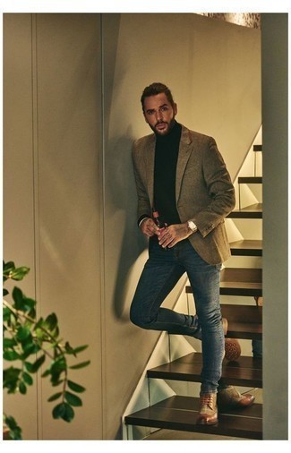 Come indossare e abbinare stivaletti brogue con un blazer: Opta per un blazer e jeans blu scuro se cerchi uno stile ordinato e alla moda. Scegli un paio di stivaletti brogue per un tocco virile.