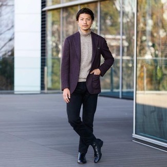 Quale stivali indossare con jeans neri in autunno 2024: Combina un blazer viola con jeans neri per un look davvero alla moda. Stivali sono una splendida scelta per completare il look. Una buona idea per un outfit autunnale!