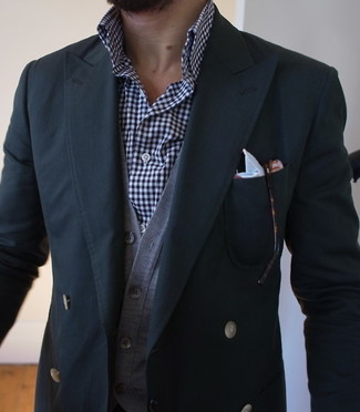 Come indossare e abbinare una camicia a maniche lunghe con un blazer doppiopetto per un uomo di 30 anni: Prova a combinare un blazer doppiopetto con una camicia a maniche lunghe se preferisci uno stile ordinato e alla moda.