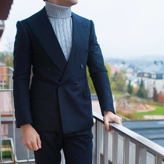 Quale blazer doppiopetto indossare con pantaloni eleganti blu scuro: Scegli un blazer doppiopetto e pantaloni eleganti blu scuro per un look elegante e di classe.