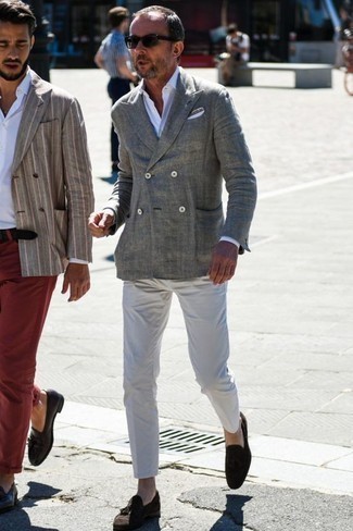 Quale blazer indossare con mocassini eleganti terracotta per un uomo di 40 anni: Indossa un blazer con chino bianchi per un look davvero alla moda. Mostra il tuo gusto per le calzature di alta classe con un paio di mocassini eleganti terracotta.