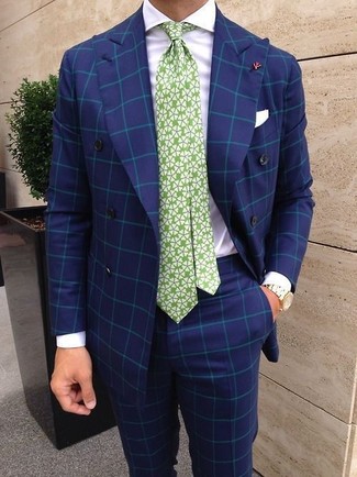Come indossare e abbinare una cravatta verde menta: Prova a combinare un blazer doppiopetto a quadri blu con una cravatta verde menta come un vero gentiluomo.