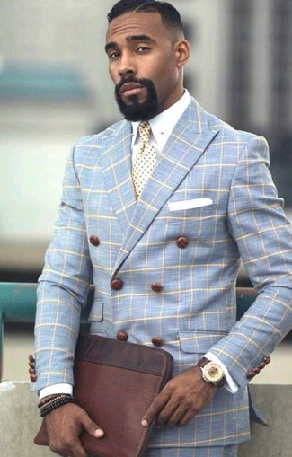 Come indossare e abbinare un blazer doppiopetto a quadri azzurro per un uomo di 30 anni quando fa caldo: Potresti combinare un blazer doppiopetto a quadri azzurro con pantaloni eleganti a quadri azzurri come un vero gentiluomo.