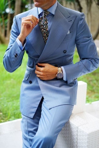Come indossare e abbinare una camicia elegante azzurra con un blazer doppiopetto azzurro: Indossa un blazer doppiopetto azzurro e una camicia elegante azzurra come un vero gentiluomo.