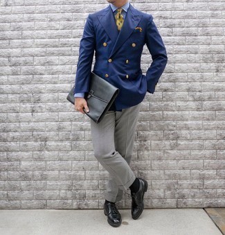 Come indossare e abbinare una cravatta stampata lime: Punta su un blazer doppiopetto blu e una cravatta stampata lime come un vero gentiluomo. Se non vuoi essere troppo formale, mettiti un paio di scarpe derby in pelle nere.