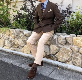 Come indossare e abbinare un blazer con scarpe derby in modo formale: Combina un blazer con pantaloni eleganti beige per essere sofisticato e di classe. Scarpe derby sono una gradevolissima scelta per completare il look.