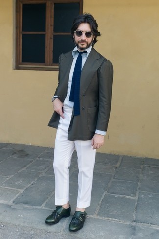 Quale blazer doppiopetto indossare con pantaloni eleganti bianchi: Sfoggia il tuo aspetto migliore con un blazer doppiopetto e pantaloni eleganti bianchi. Per un look più rilassato, mettiti un paio di scarpe double monk in pelle verde scuro.