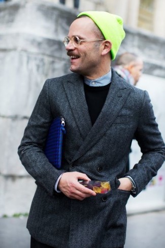 Come indossare e abbinare un blazer di lana grigio per un uomo di 30 anni quando fa caldo: Coniuga un blazer di lana grigio con pantaloni eleganti neri come un vero gentiluomo.