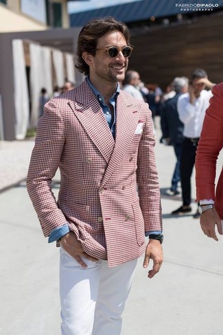 Quale pantaloni indossare con una giacca bordeaux per un uomo di 30 anni: Punta su una giacca bordeaux e pantaloni se preferisci uno stile ordinato e alla moda.