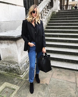 Quale stivaletti indossare con un serafino nero: Indossa un serafino nero con jeans blu per un look raffinato ma semplice. Stivaletti sono una gradevolissima scelta per completare il look.