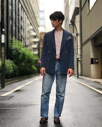 Come indossare e abbinare jeans con scarpe monk in modo smart-casual: Punta su un blazer doppiopetto blu scuro e jeans per un look da sfoggiare sul lavoro. Aggiungi un paio di scarpe monk al tuo look per migliorare all'istante il tuo stile.