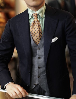 Quale blazer indossare con una camicia a maniche lunghe verde menta quando fa caldo in modo formale: Indossa un blazer con una camicia a maniche lunghe verde menta per un look elegante ma non troppo appariscente.