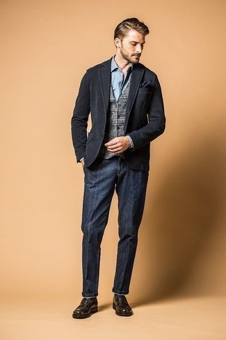 Quale jeans indossare con un gilet grigio per un uomo di 30 anni quando fa caldo: Combina un gilet grigio con jeans per un look da sfoggiare sul lavoro. Sfodera il gusto per le calzature di lusso e prova con un paio di mocassini eleganti in pelle marrone scuro.
