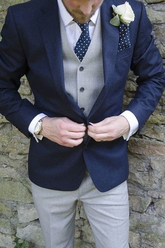 Come indossare e abbinare un orologio lime in autunno 2024 in modo formale: Metti un blazer blu scuro e un orologio lime per una sensazione di semplicità e spensieratezza. Ecco una fantastica idea per creare il perfetto outfit autunnale.
