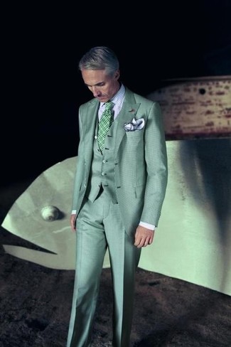 Come indossare e abbinare un gilet verde in autunno 2024: Opta per un gilet verde e pantaloni eleganti verde menta come un vero gentiluomo. Con questo look autunnale non puoi sbagliare, garantito.