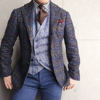 Come indossare e abbinare un gilet di lana azzurro: Prova a combinare un gilet di lana azzurro con pantaloni eleganti blu scuro per una silhouette classica e raffinata