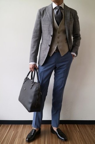 Come indossare e abbinare una cintura in pelle per un uomo di 40 anni: Potresti combinare un blazer scozzese grigio con una cintura in pelle per un look comfy-casual. Opta per un paio di mocassini eleganti in pelle neri per dare un tocco classico al completo.