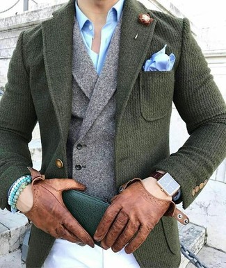 Come indossare e abbinare un fazzoletto da taschino acqua per un uomo di 30 anni in modo formale: Scegli un outfit composto da un blazer di lana verde scuro e un fazzoletto da taschino acqua per una sensazione di semplicità e spensieratezza.