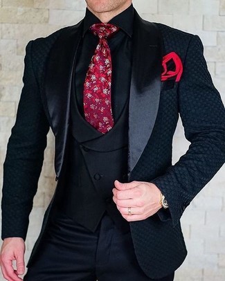 Come indossare e abbinare un fazzoletto da taschino bordeaux quando fa caldo in modo formale: Vestiti con un blazer di raso nero e un fazzoletto da taschino bordeaux per un look comfy-casual.
