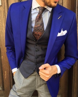 Come indossare e abbinare una cravatta marrone per un uomo di 30 anni in autunno 2024 in modo formale: Scegli un outfit composto da un blazer viola e una cravatta marrone per essere sofisticato e di classe. Una eccellente idea per essere elegante e alla moda anche in autunno.