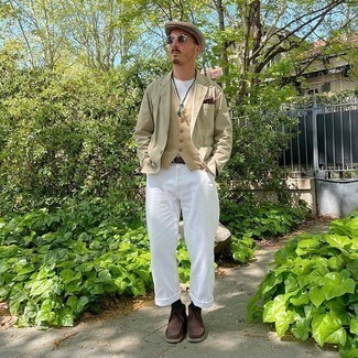 Look alla moda per uomo: Blazer di cotone beige, Gilet marrone chiaro, T-shirt girocollo bianca, Jeans bianchi