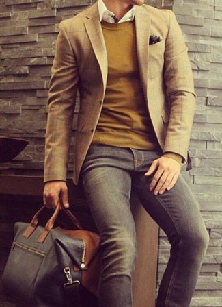 Come indossare e abbinare jeans argento in autunno 2024 in modo smart-casual: Combina un blazer scozzese marrone con jeans argento per vestirti casual. Ideale per i mesi autunnali, ovviamente!