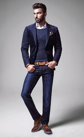 Look alla moda per uomo: Blazer blu scuro, Maglione girocollo blu scuro, Camicia a maniche lunghe a pois bianca, Jeans blu scuro
