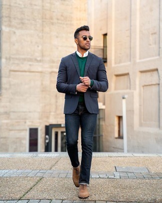 Come indossare e abbinare jeans con scarpe oxford per un uomo di 30 anni in autunno 2024: Abbina un blazer blu scuro con jeans per essere elegante ma non troppo formale. Scarpe oxford daranno lucentezza a un look discreto. Un look magnifico per essere più cool e alla moda anche in questi mesi autunnali.