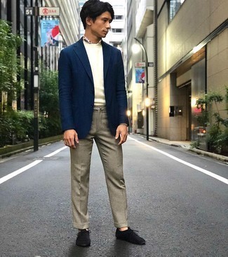 Come indossare e abbinare pantaloni eleganti con scarpe oxford: Coniuga un blazer blu scuro con pantaloni eleganti come un vero gentiluomo. Scarpe oxford sono una eccellente scelta per completare il look.