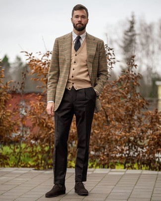 Quale scarpe oxford indossare con un blazer beige: L'abbinamento di un blazer beige e pantaloni eleganti marrone scuro metterà in luce il tuo gusto per gli abiti di sartoria. Scarpe oxford sono una valida scelta per completare il look.