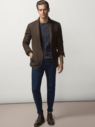 Come indossare e abbinare un blazer con chukka in autunno 2024: Metti un blazer e chino blu scuro per un look da sfoggiare sul lavoro. Chukka sono una interessante scelta per completare il look. Ecco una eccellente scelta per creare uno splendido look autunnale.